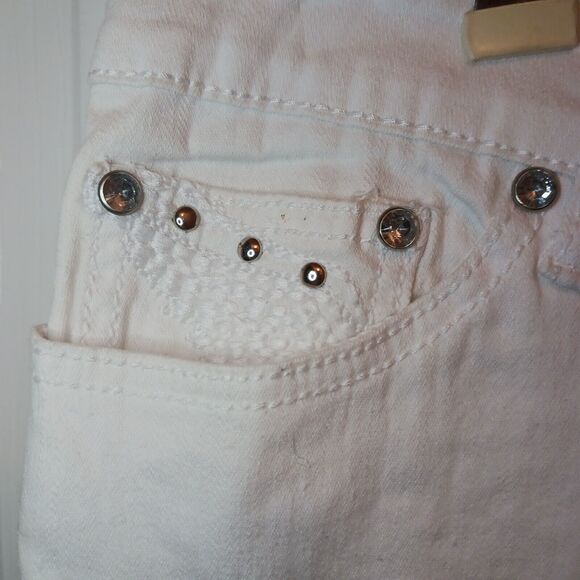 Rue 21 Curvy Capri Jeans NWT Size 15/16 White Denim Women's - Picture 4 of 13